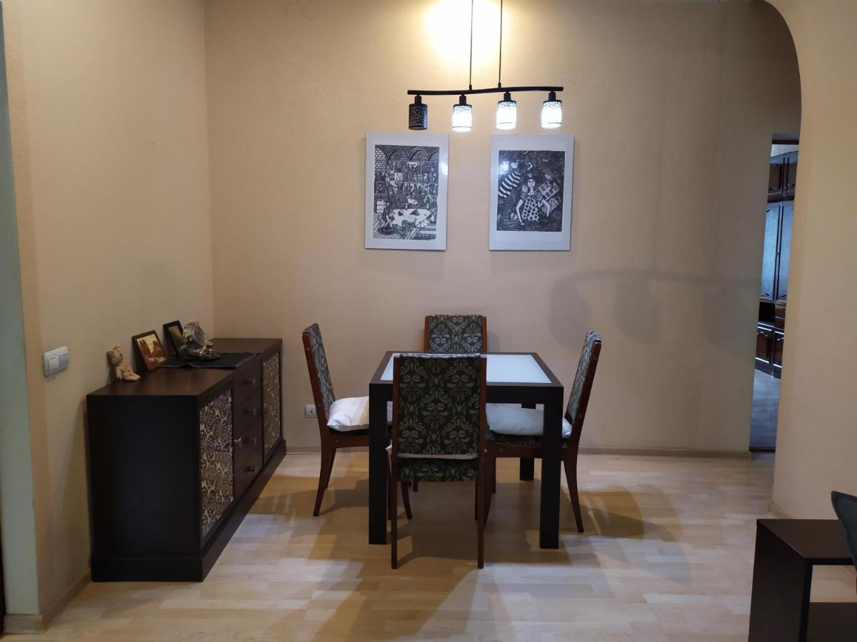 Three Bedroom Stepana Bandery Street Rivne Quarto foto